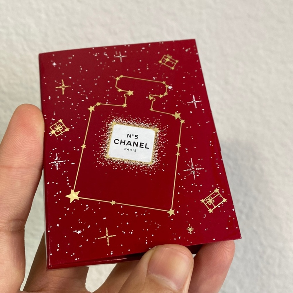 CHANEL holiday sample